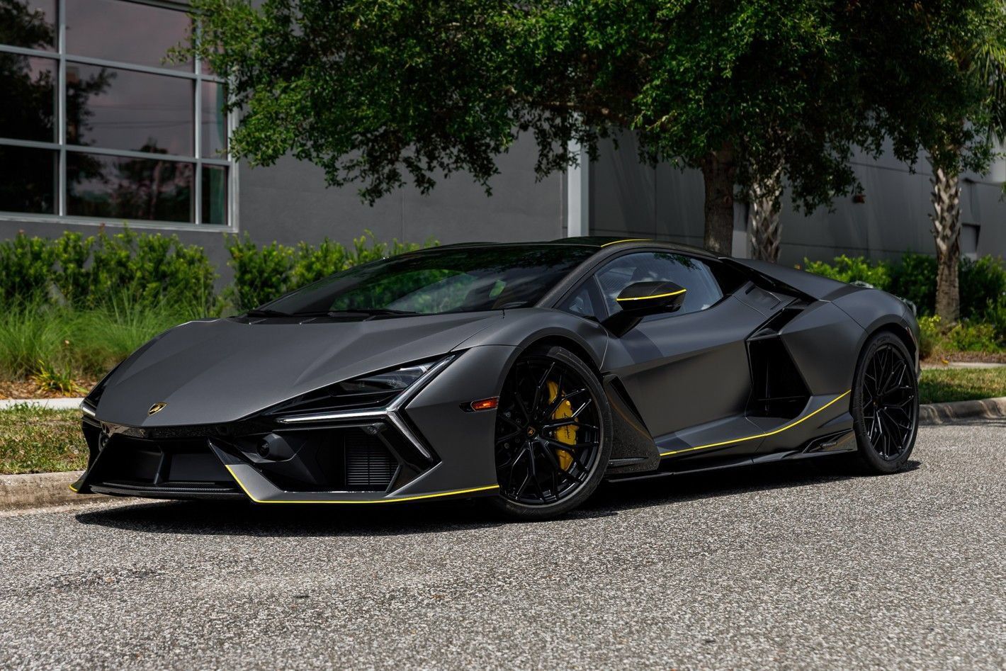 Used 2025 Lamborghini Revuelto AWD/4WD image 47