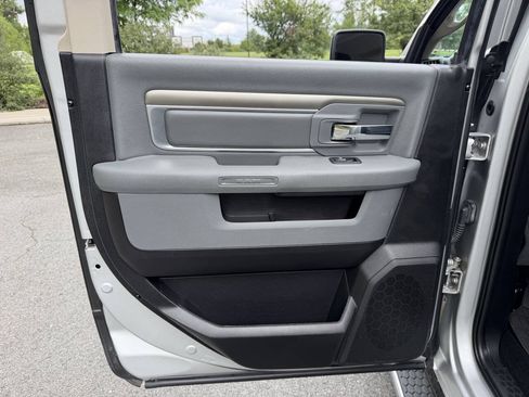 Used 2016 RAM 1500 Classic SLT AWD/4WD image 31