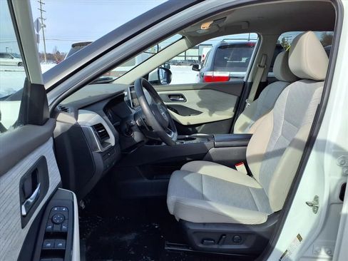 Used 2023 Nissan Rogue SV image 17