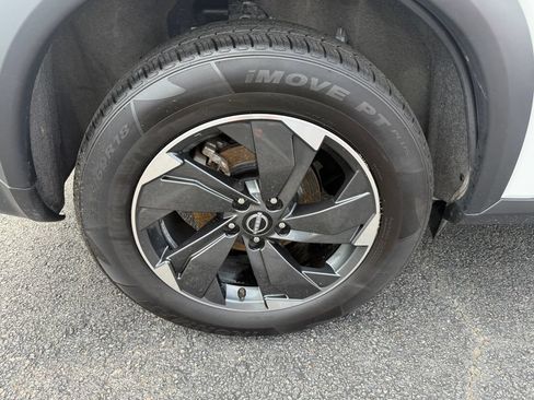 Used 2024 Nissan Rogue SV FWD image 29