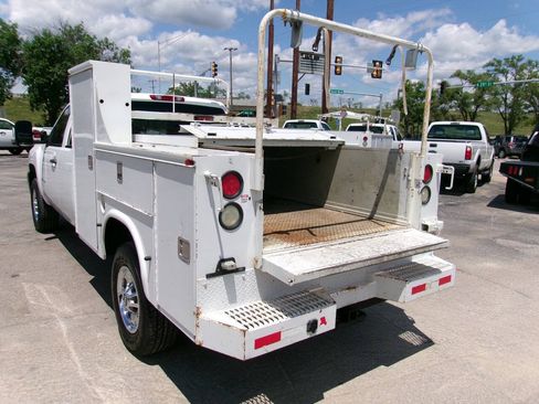 Used 2012 Chevrolet Silverado 2500 W/T AWD/4WD image 3