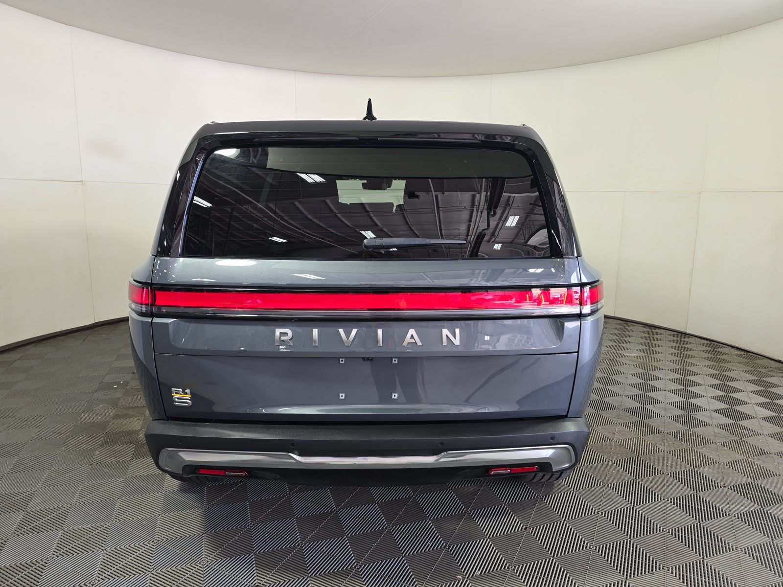 Used 2022 Rivian R1S Launch Edition Quad AWD/4WD image 4