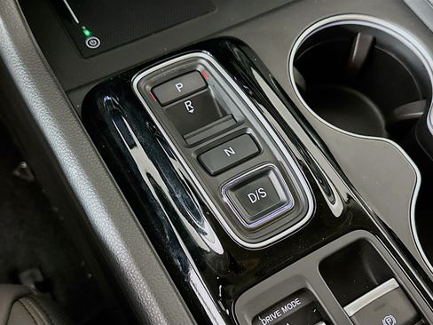 Used 2025 Honda Pilot Touring image 25