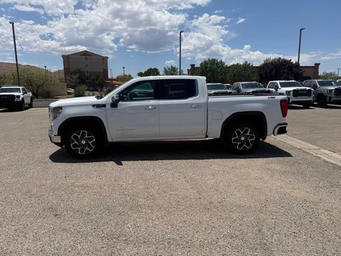 Used 2023 GMC Sierra 1500 SLT w/ X31 Off-Road Package AWD/4WD image 8
