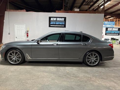Used 2019 BMW 740i w/ Executive Package RWD image 9