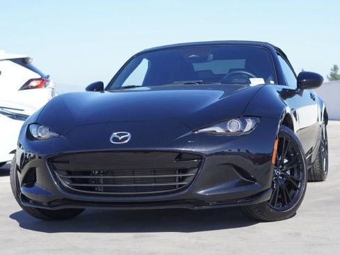 Used 2025 MAZDA MX-5 Miata Club w/ Weather Package RWD image 4