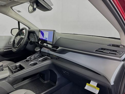 New 2026 Toyota Sienna XLE image 30