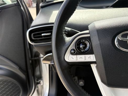 Used 2018 Toyota Prius Four image 16