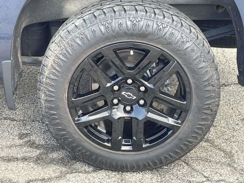 Used 2021 Chevrolet Silverado 1500 RST w/ LPO, Blackout Package AWD/4WD image 11