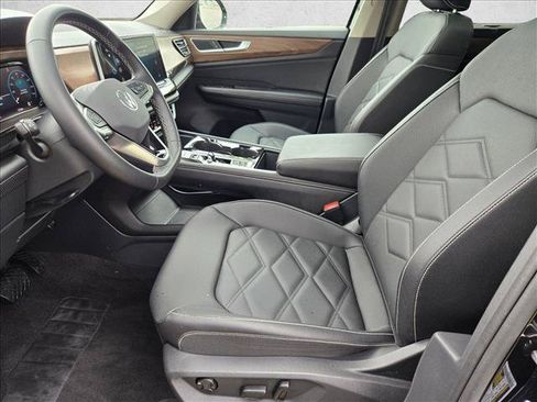 Used 2026 Volkswagen Atlas SE FWD image 16
