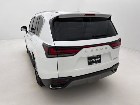 Used 2024 Lexus LX 600 4WD w/ Luxury Package image 8