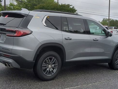 Used 2025 GMC Acadia Elevation image 8