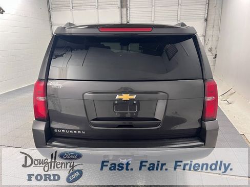 Used 2017 Chevrolet Suburban LT image 7