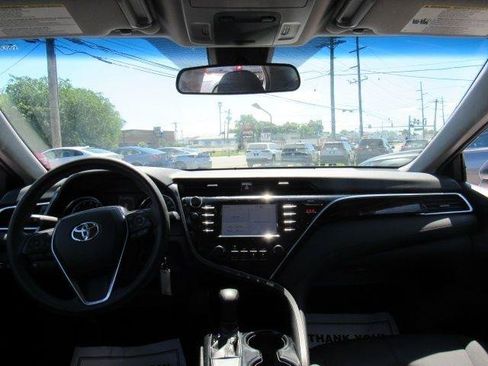 Used 2018 Toyota Camry LE FWD image 16
