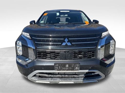 Used 2024 Mitsubishi Outlander SE Black Edition image 12