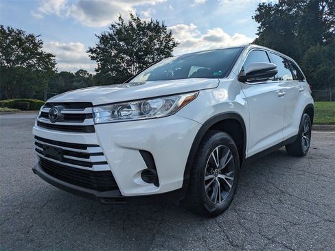 Used 2019 Toyota Highlander LE image 8
