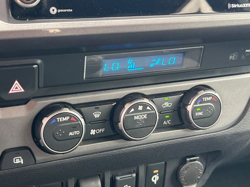 Used 2022 Toyota Tacoma TRD Off-Road image 19