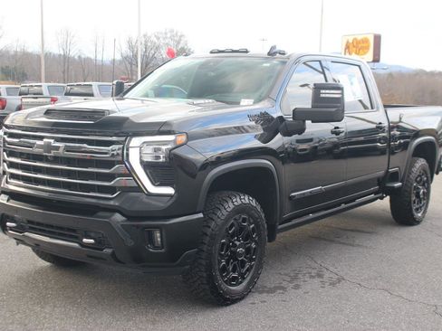 Used 2024 Chevrolet Silverado 2500 High Country w/ Midnight Edition image 3