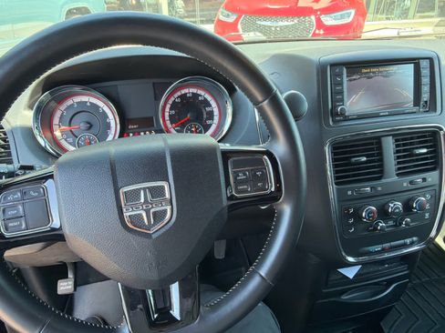 Used 2018 Dodge Grand Caravan SE FWD image 5