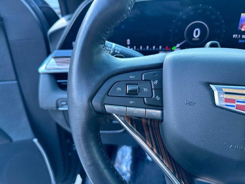 Used 2024 Cadillac Escalade Premium Luxury AWD/4WD image 17
