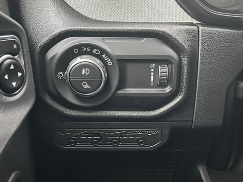 New 2025 Jeep Gladiator Sport image 19