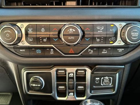 Used 2025 Jeep Wrangler Unlimited Sahara w/ Safety Group AWD/4WD image 33