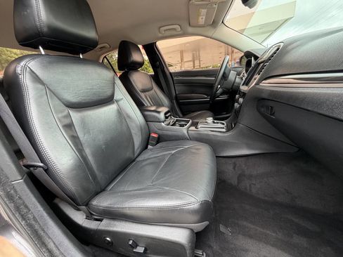 Used 2015 Chrysler 300 Limited RWD image 7