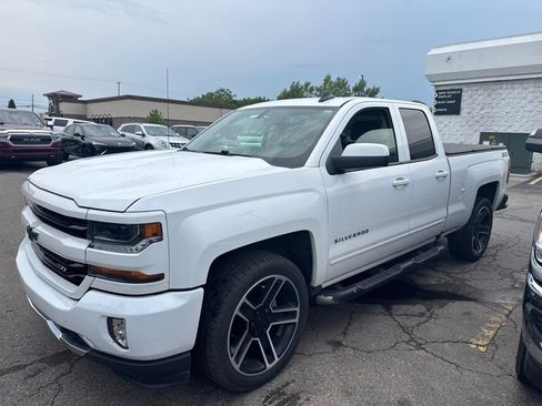 Used 2019 Chevrolet Silverado 1500 LT w/ LPO, Black Pack AWD/4WD image 5