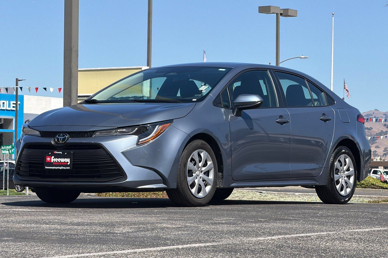 Used 2025 Toyota Corolla LE FWD image 9