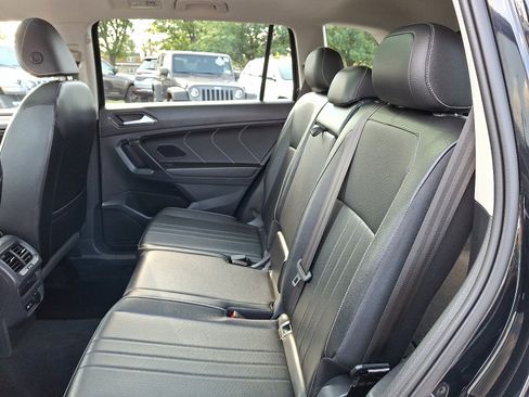 Used 2022 Volkswagen Tiguan SE image 10