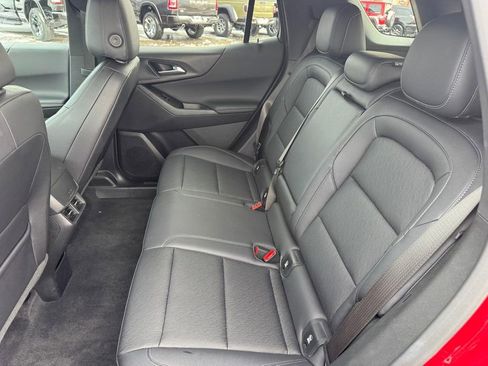 Used 2025 Chevrolet Equinox LT w/ Convenience Package II image 9