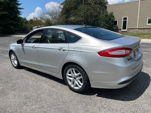 Used 2013 Ford Fusion SE FWD image 4