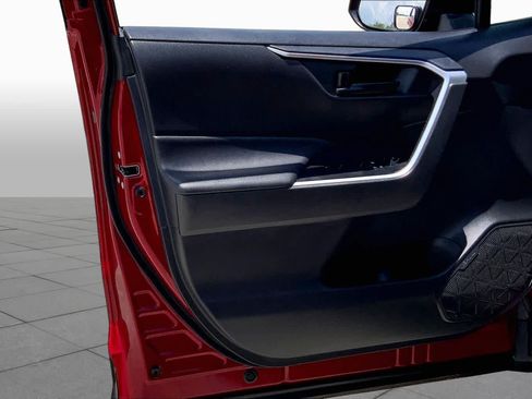 Certified 2025 Toyota RAV4 LE FWD image 21