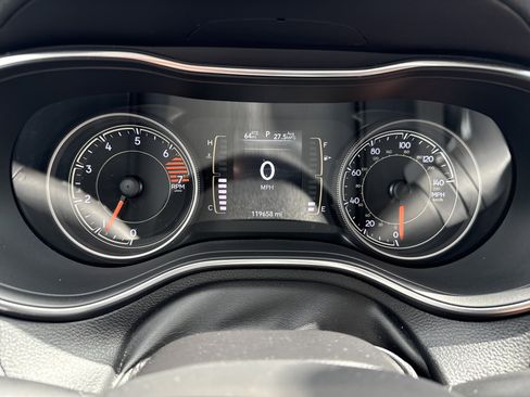Used 2019 Jeep Cherokee Latitude Plus w/ Comfort/Convenience Group AWD/4WD image 20