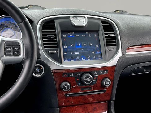 Used 2013 Chrysler 300 w/ Driver Convenience Group RWD image 9