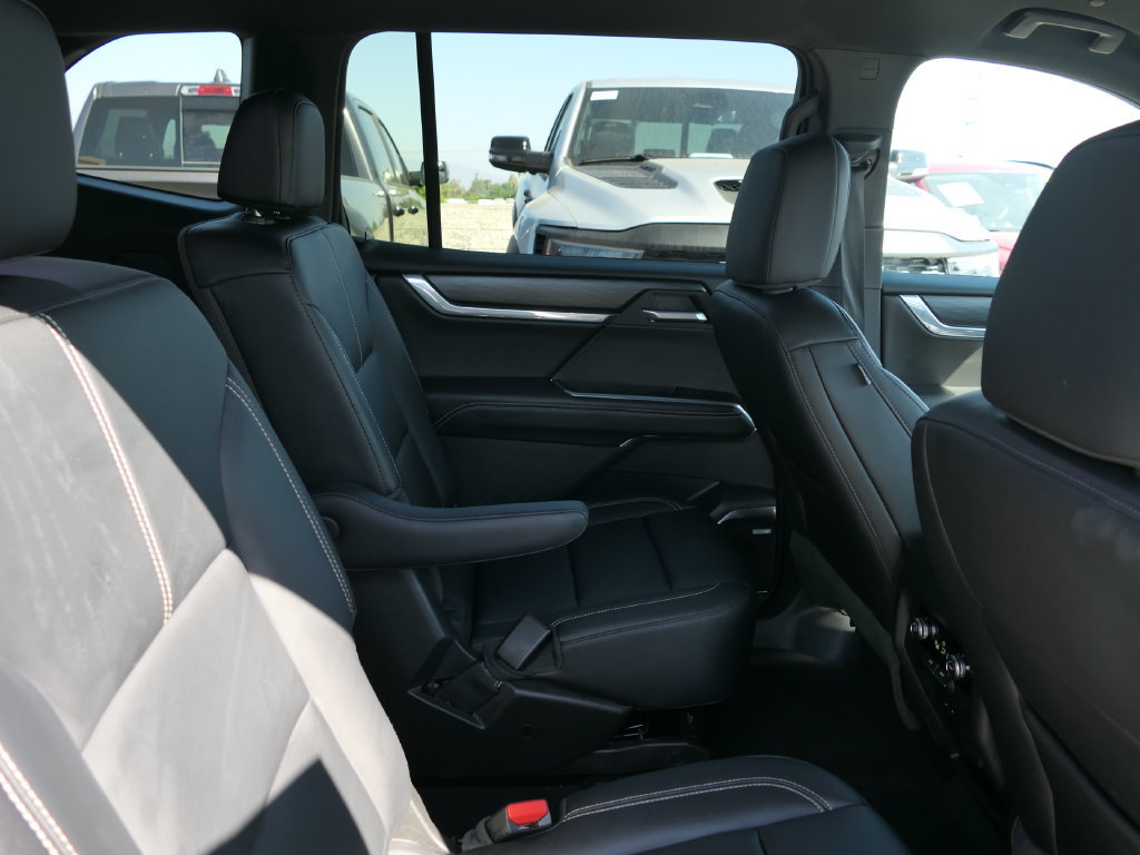 Used 2026 GMC Acadia Elevation w/ Elevation Premium Package FWD image 22