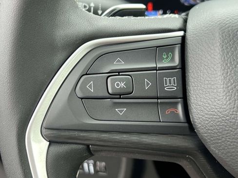 Used 2025 Jeep Grand Cherokee Laredo X w/ Luxury Tech Group I AWD/4WD image 21