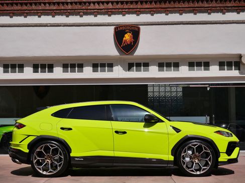 Used 2024 Lamborghini Urus Performante AWD/4WD image 2