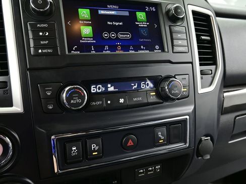 Used 2019 Nissan Titan SV w/ SV Convenience Package image 10