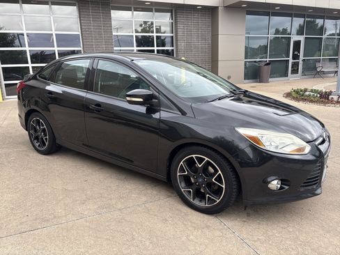 Used 2013 Ford Focus SE FWD image 2