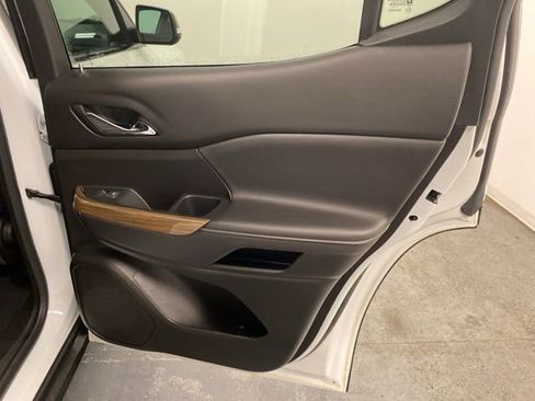 Certified 2023 GMC Acadia SLE w/ Driver Convenience Package image 29