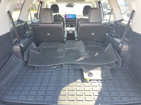 Certified 2025 Toyota Grand Highlander AWD Hybrid image 12