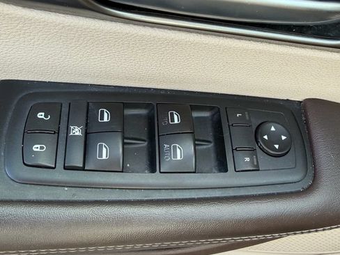 Used 2017 Chrysler Pacifica Touring w/ Tire & Wheel Group FWD image 34