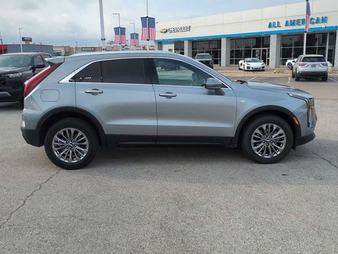 Used 2025 Cadillac XT4 Premium Luxury image 9