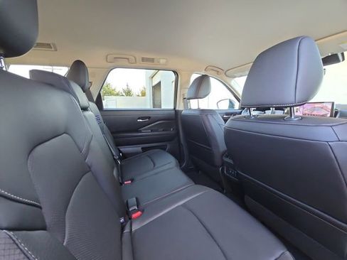 New 2026 Nissan Pathfinder SL image 29