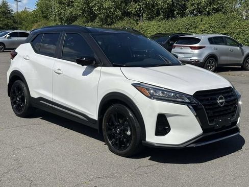 Used 2023 Nissan Kicks SR w/ SR Premium Package FWD image 1