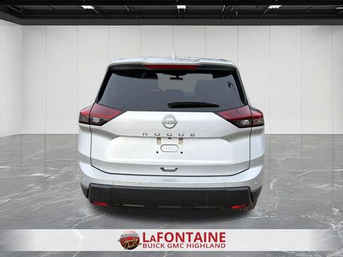 Used 2025 Nissan Rogue SV image 7
