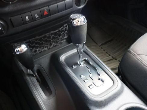 Used 2017 Jeep Wrangler Unlimited Sport w/ Connectivity Group AWD/4WD image 18