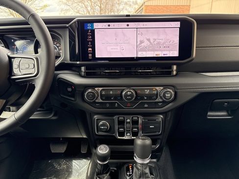 Used 2026 Jeep Gladiator Sport AWD/4WD image 25