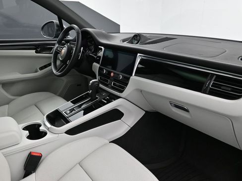 Certified 2026 Porsche Macan Turbo image 14